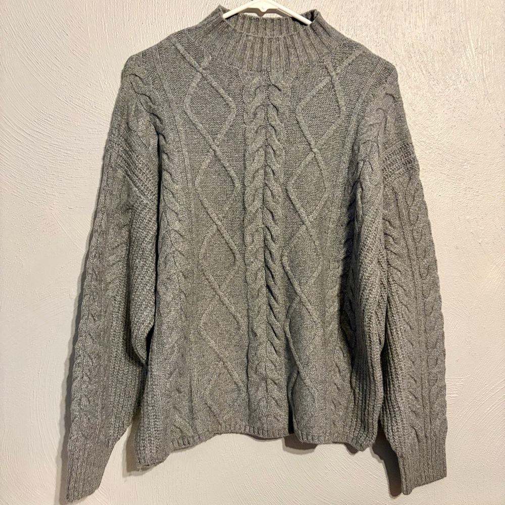 Old Navy Soft Knit Cable Sweater in Gray